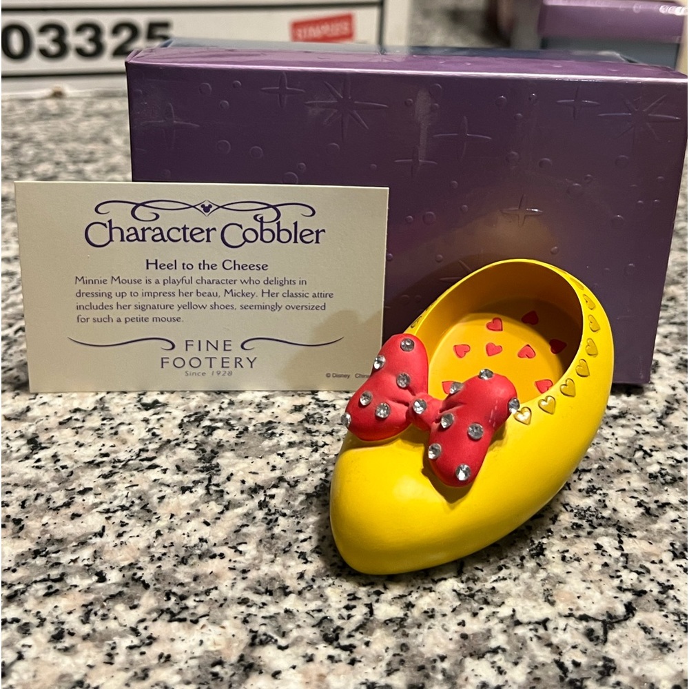 *Rare* Disney Character Cobbler Minnie Mouse Collectible Shoe